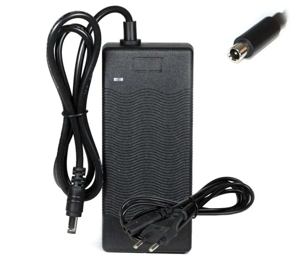 CHARGEUR 36V COMPATIBLE M365/PRO/NINEBOT
